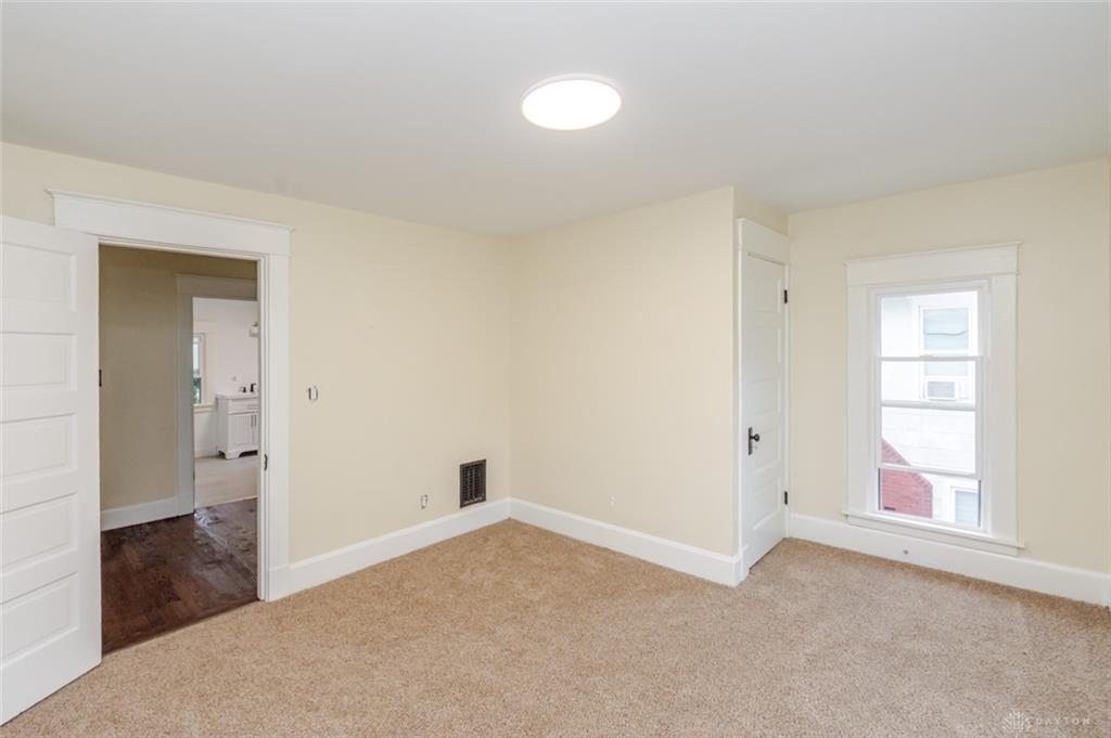 110 N Sutphin Property Photo 28