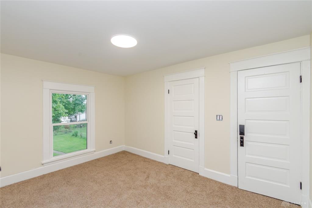 110 N Sutphin Property Photo 31