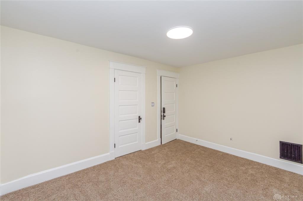 110 N Sutphin Property Photo 32