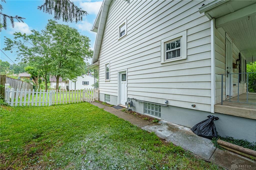 1508 Constance Property Photo 3