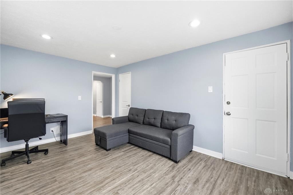 533 Wiltshire Property Photo 5