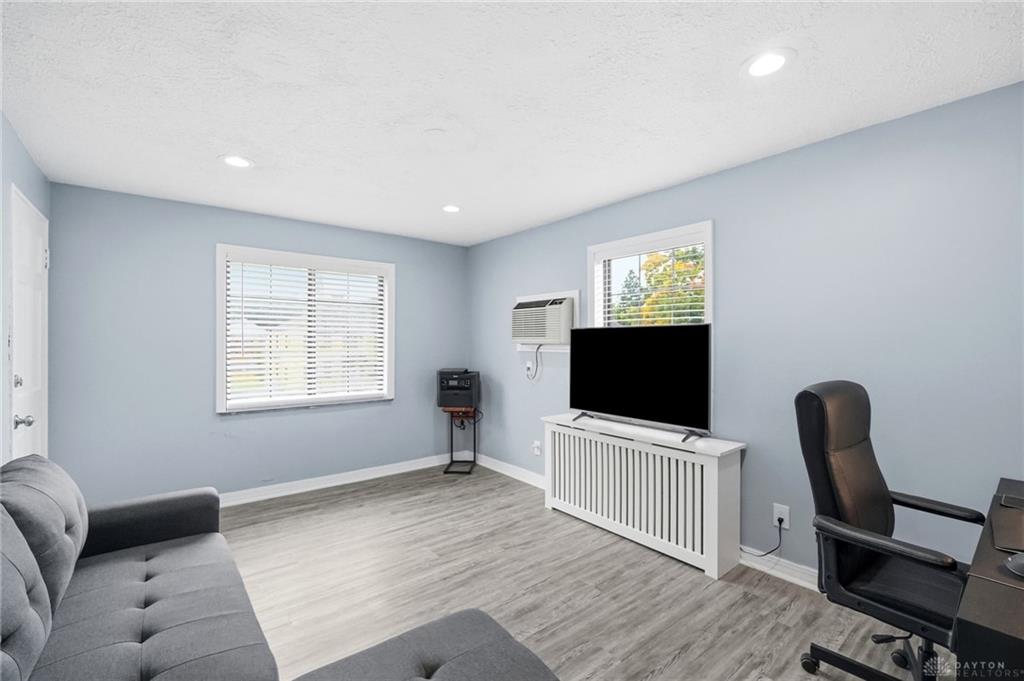533 Wiltshire Property Photo 7