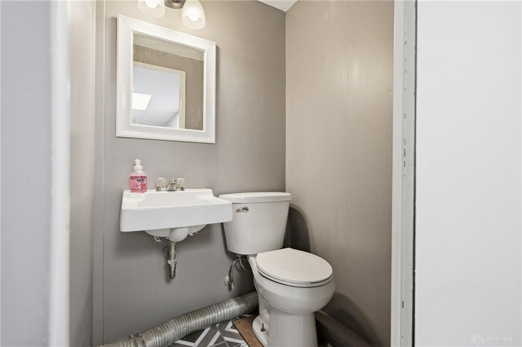 1221 James Property Photo 28