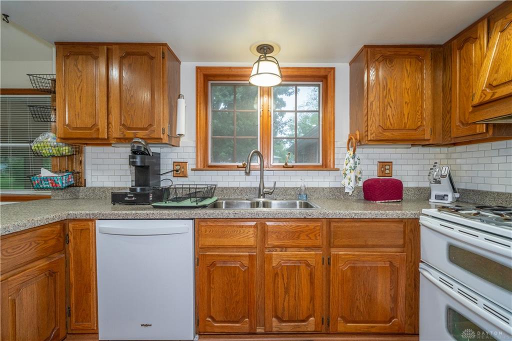 1874 Willowgreen Property Photo 5