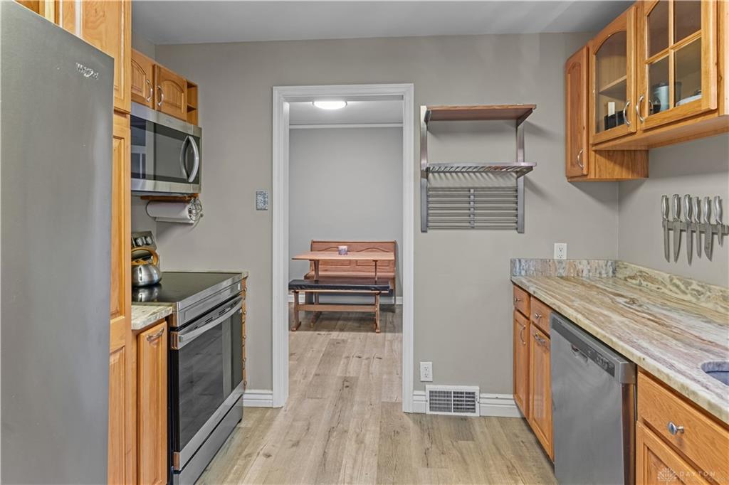 208 E Dorothy Property Photo 6