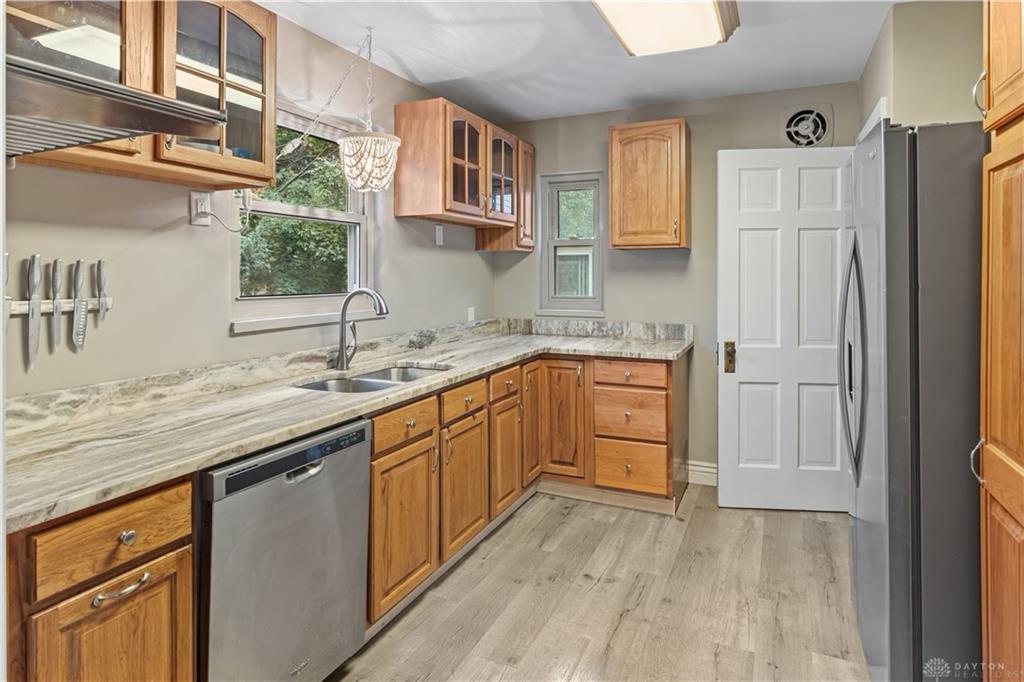 208 E Dorothy Property Photo 8