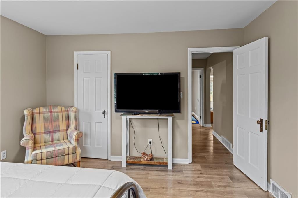 208 E Dorothy Property Photo 11