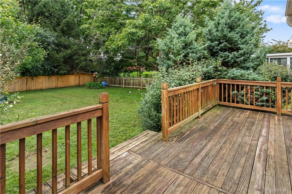 208 E Dorothy Property Photo 26