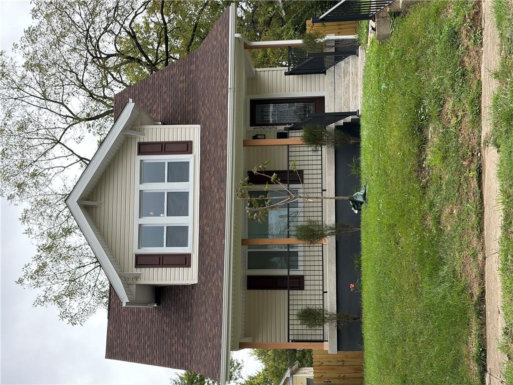 1222 Everett Property Photo 1