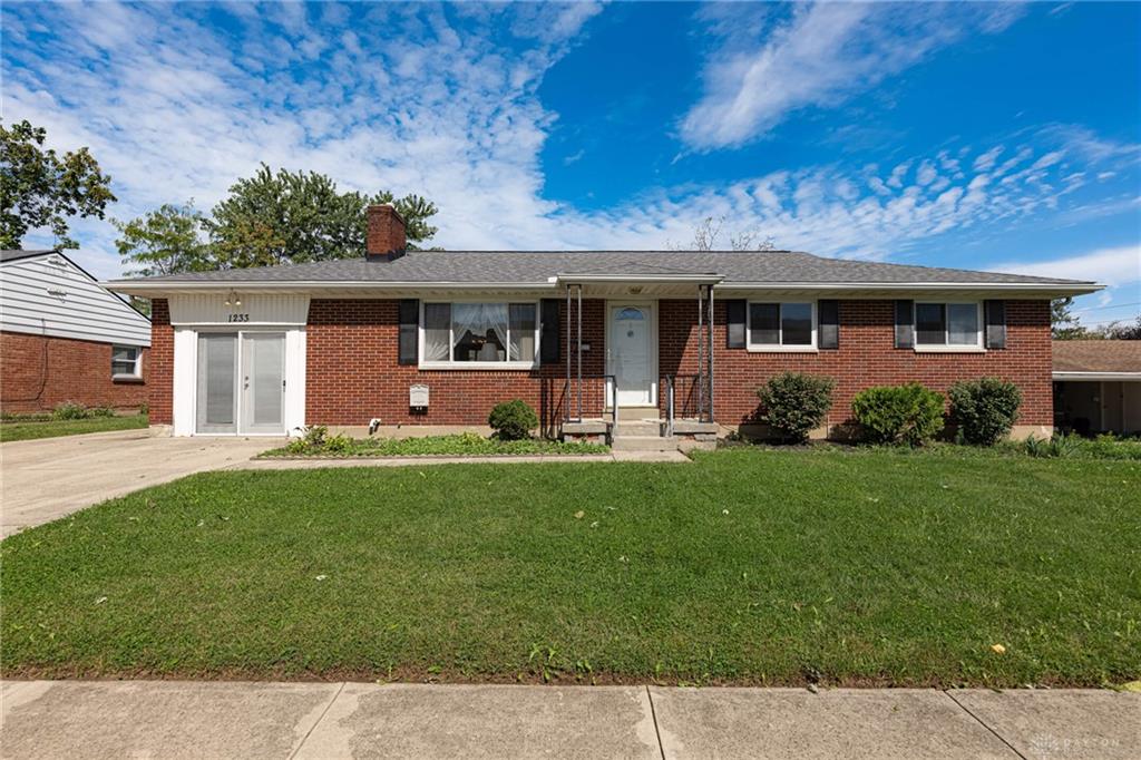 1233 Cloverfield Property Photo 1