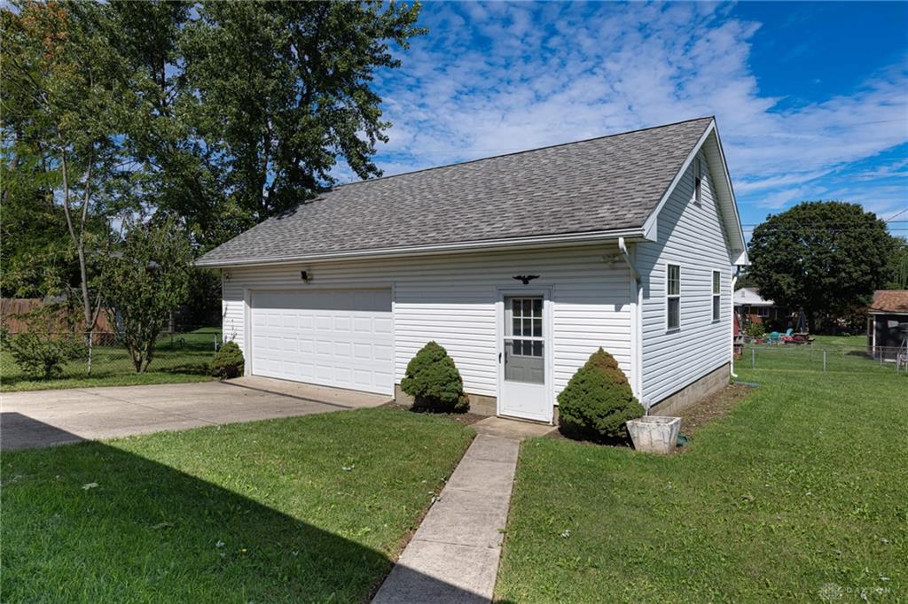 1233 Cloverfield Property Photo 2