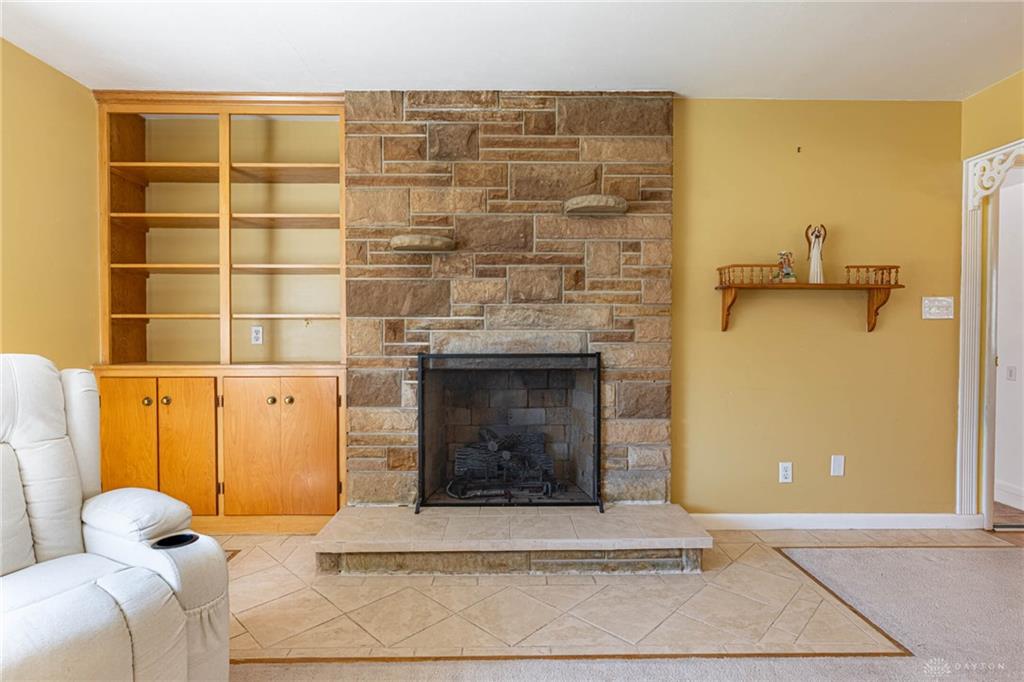 1233 Cloverfield Property Photo 3
