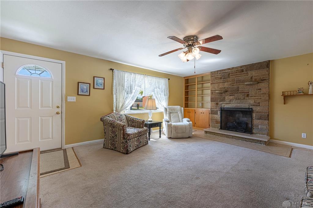 1233 Cloverfield Property Photo 5