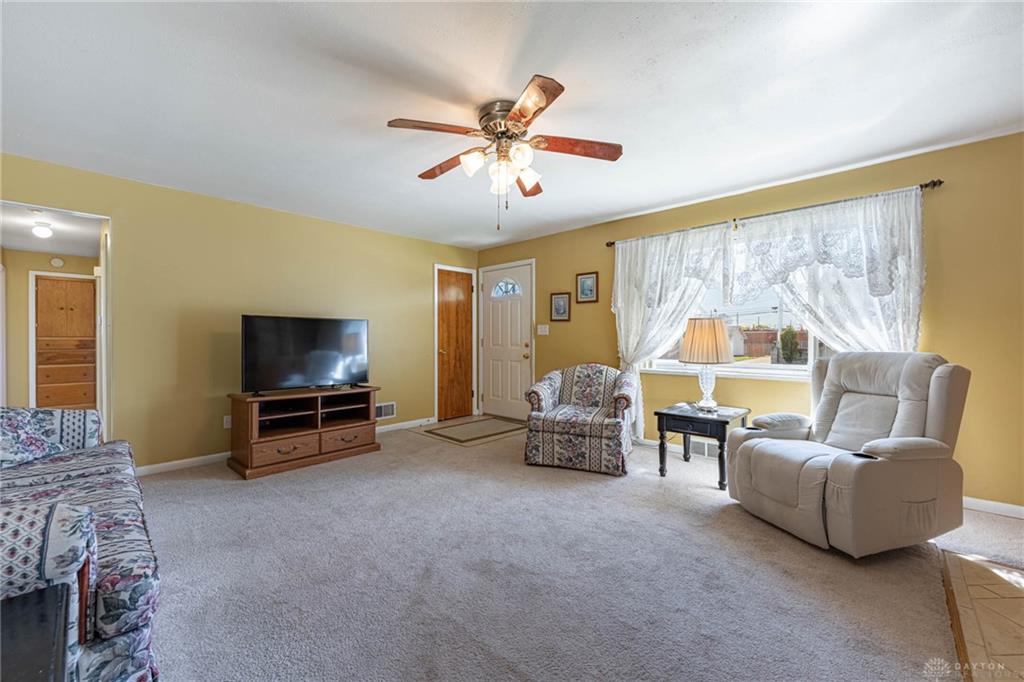 1233 Cloverfield Property Photo 7