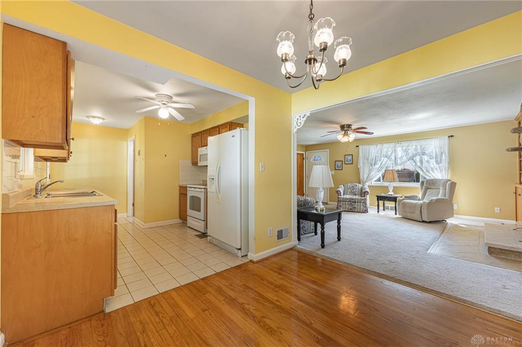 1233 Cloverfield Property Photo 8