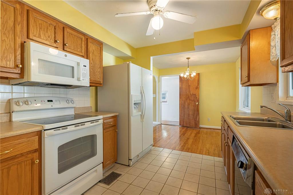 1233 Cloverfield Property Photo 10
