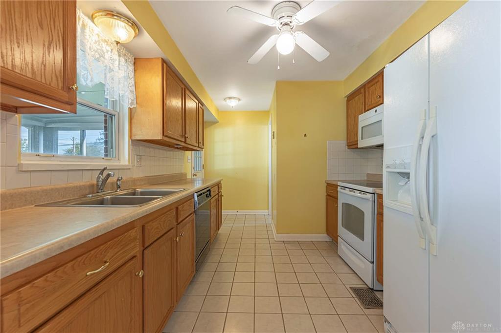 1233 Cloverfield Property Photo 11