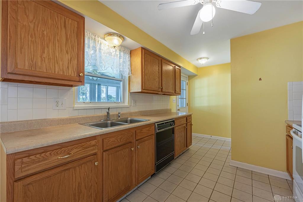 1233 Cloverfield Property Photo 12