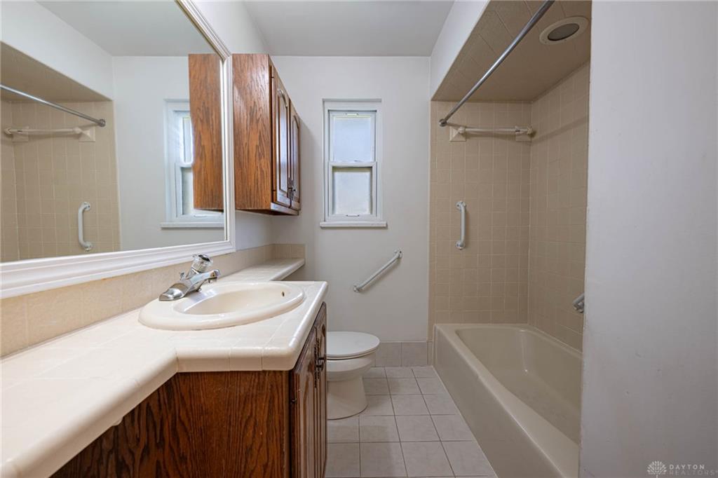 1233 Cloverfield Property Photo 18