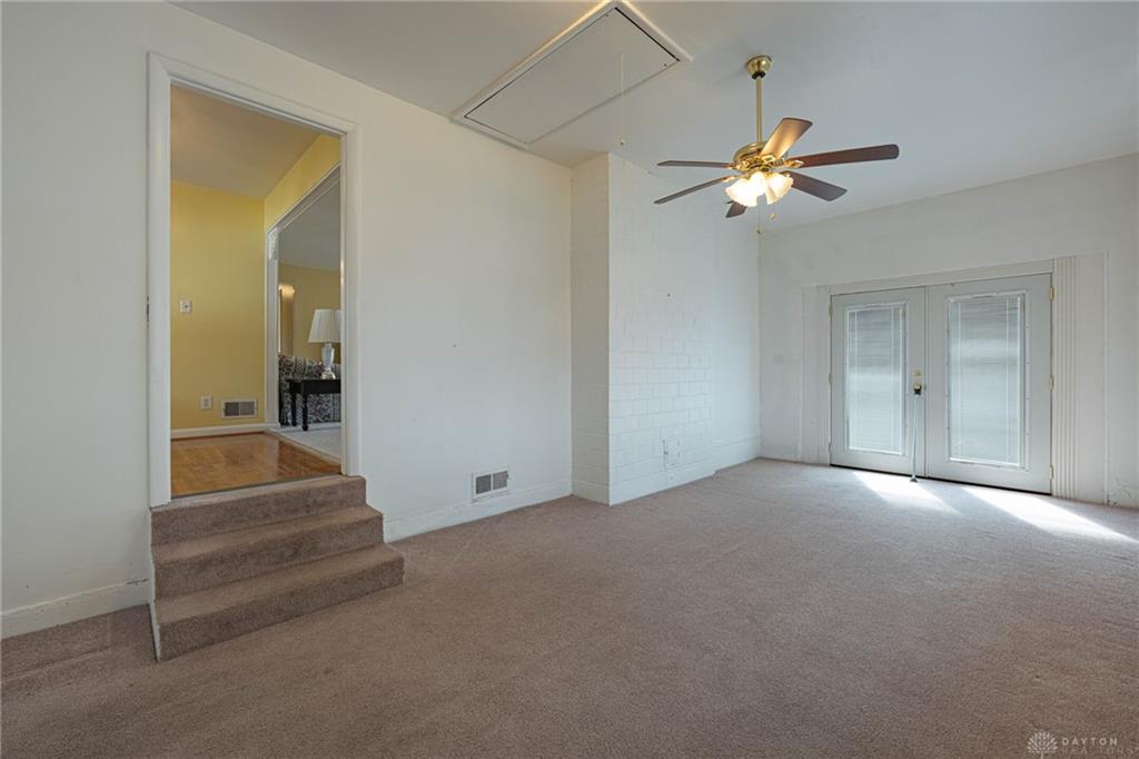 1233 Cloverfield Property Photo 23