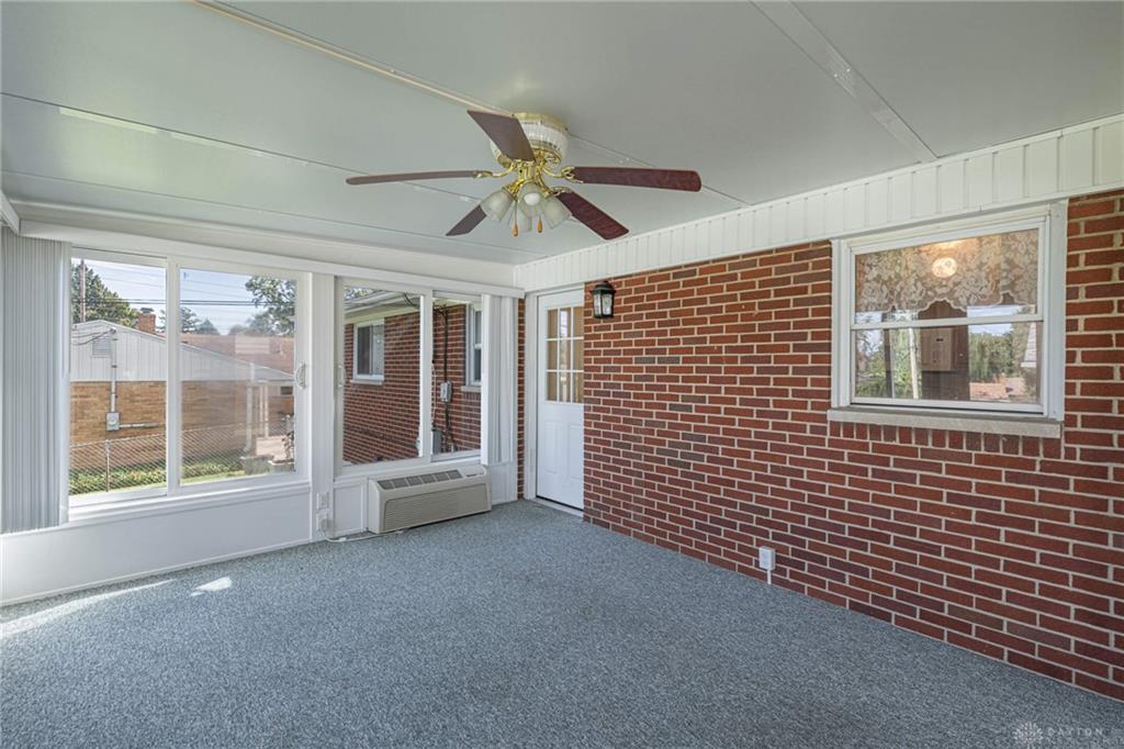 1233 Cloverfield Property Photo 26