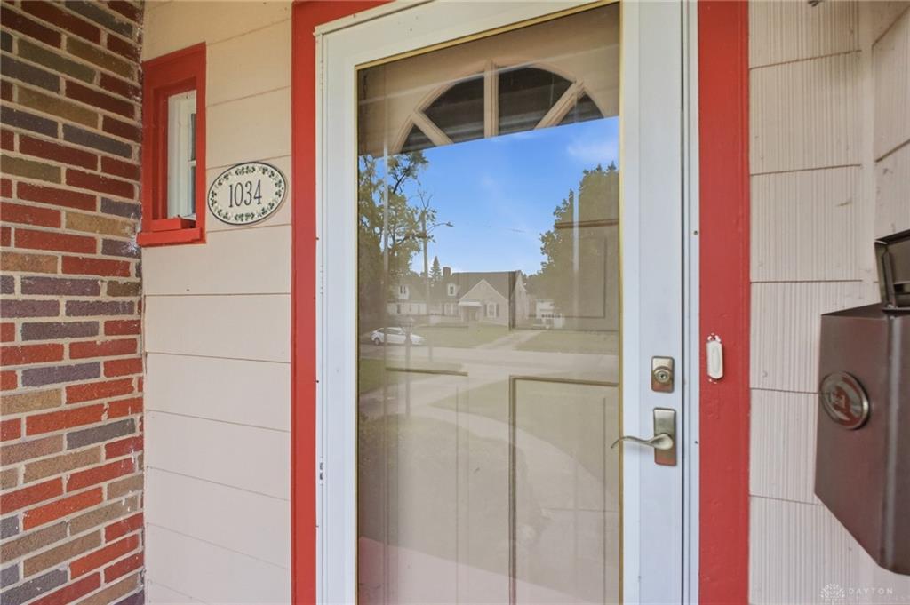 1034 Croyden Property Photo 4