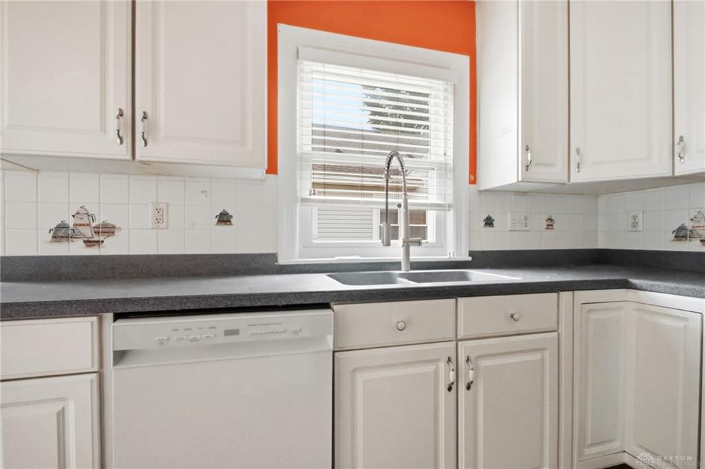 1034 Croyden Property Photo 16