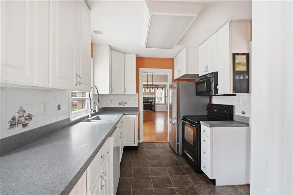 1034 Croyden Property Photo 18
