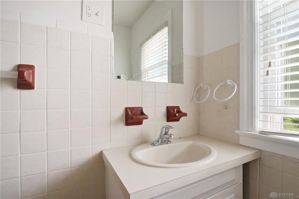 1034 Croyden Property Photo 27