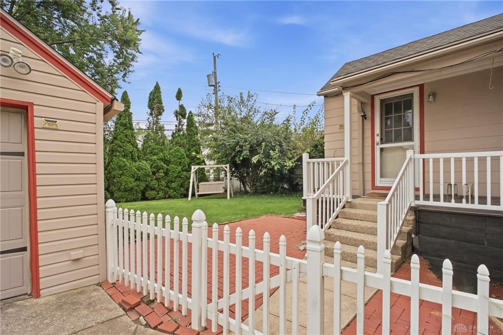 1034 Croyden Property Photo 44