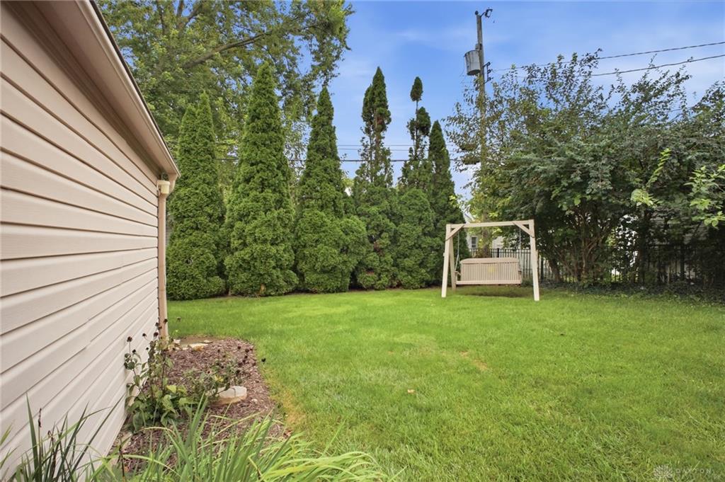 1034 Croyden Property Photo 45