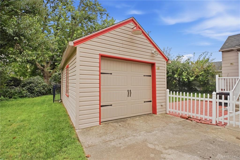 1034 Croyden Property Photo 50