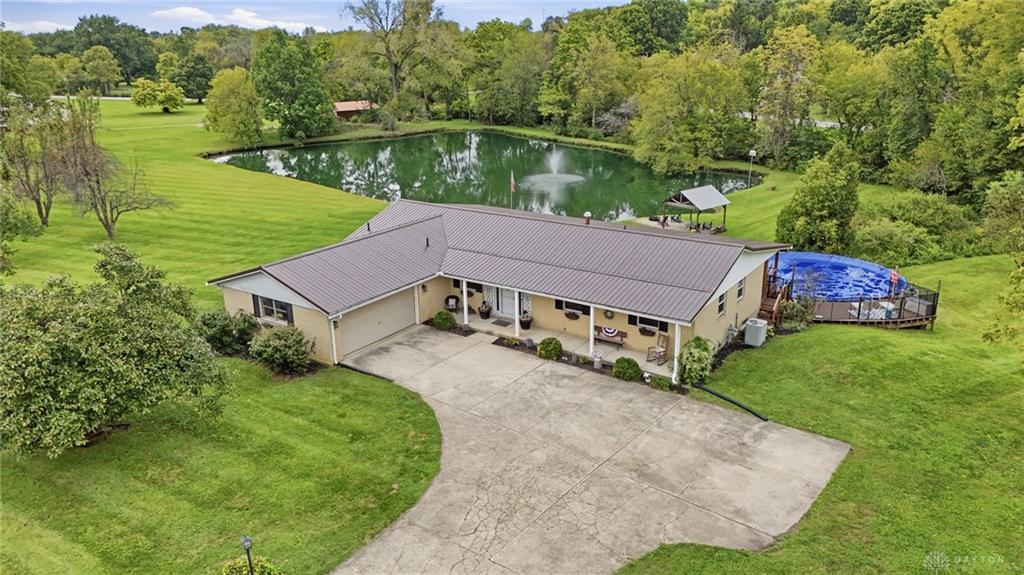 650 Sheffield Property Photo 2