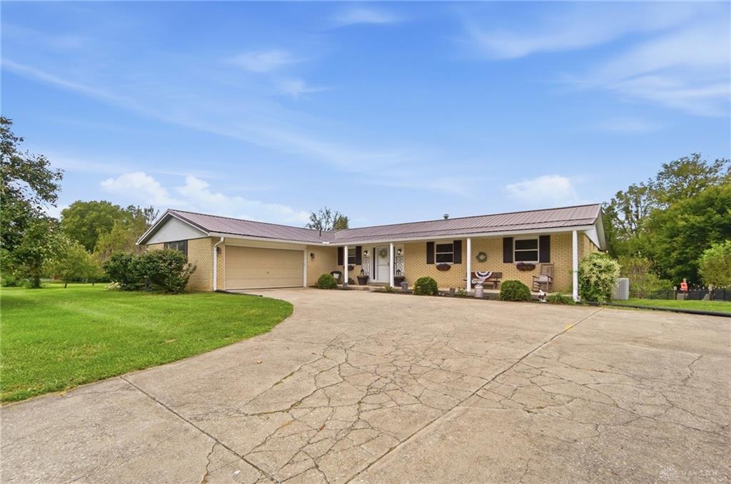 650 Sheffield Property Photo 6