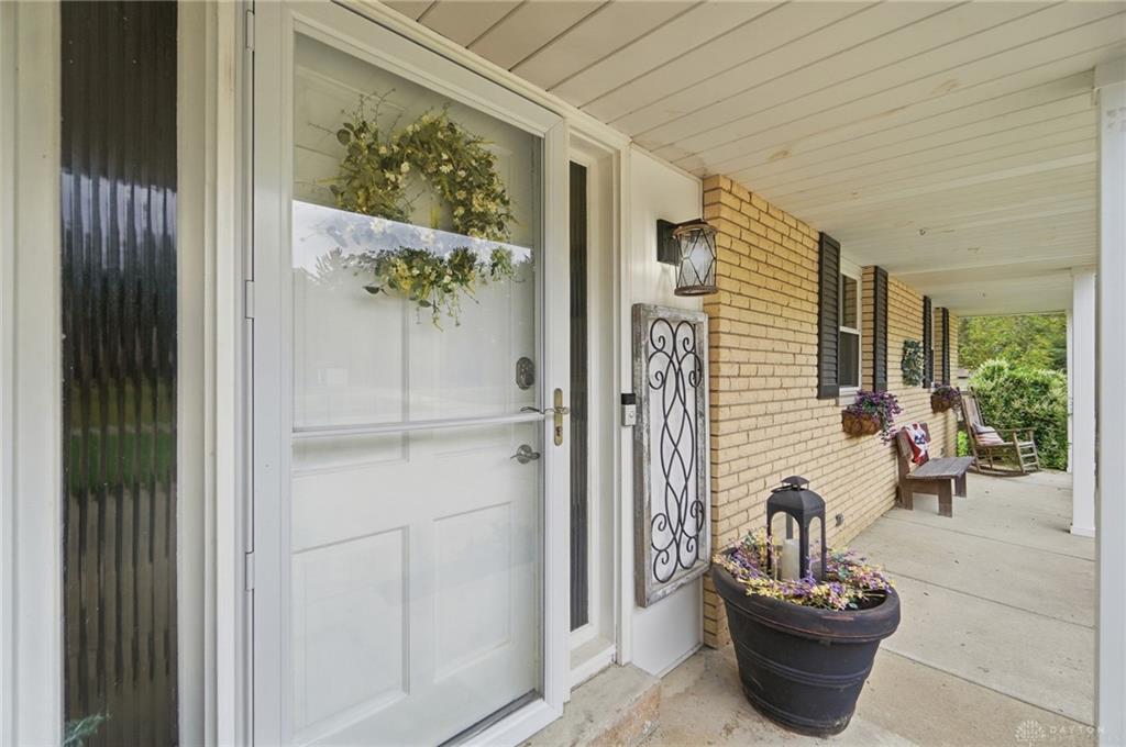 650 Sheffield Property Photo 8