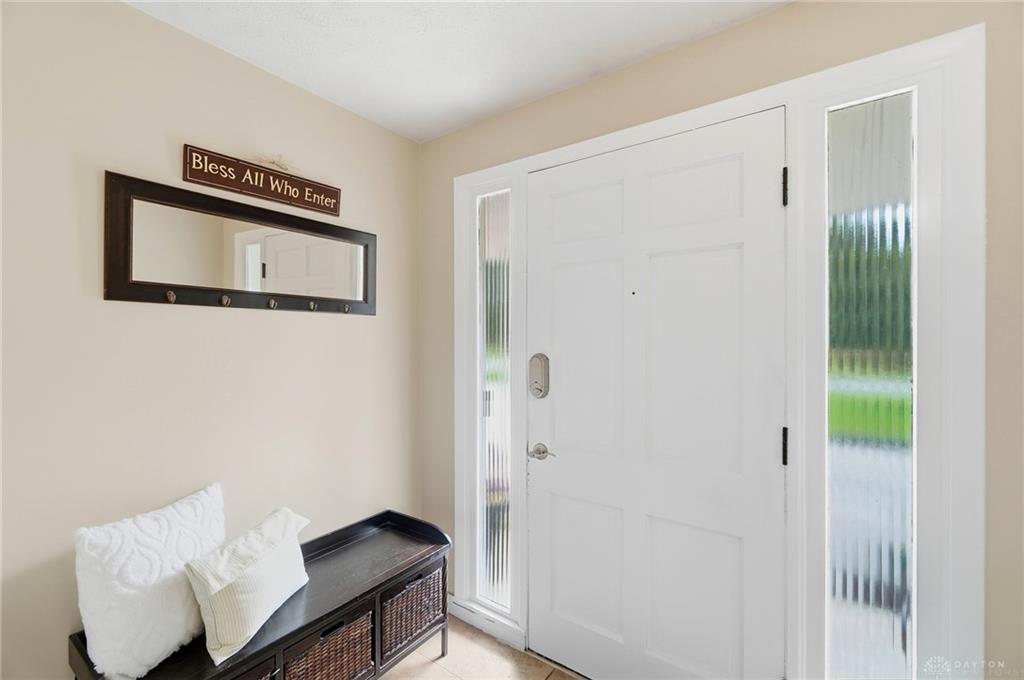 650 Sheffield Property Photo 9