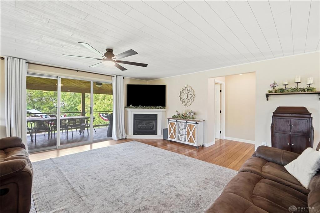 650 Sheffield Property Photo 11