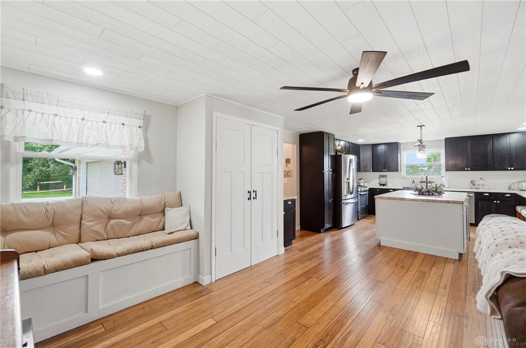 650 Sheffield Property Photo 17