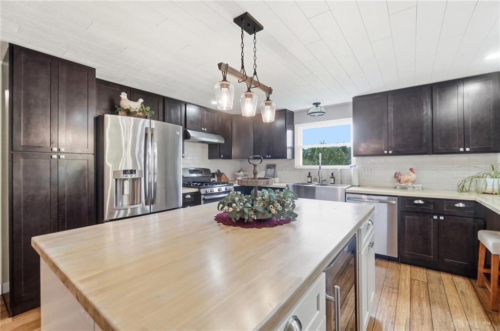 650 Sheffield Property Photo 18