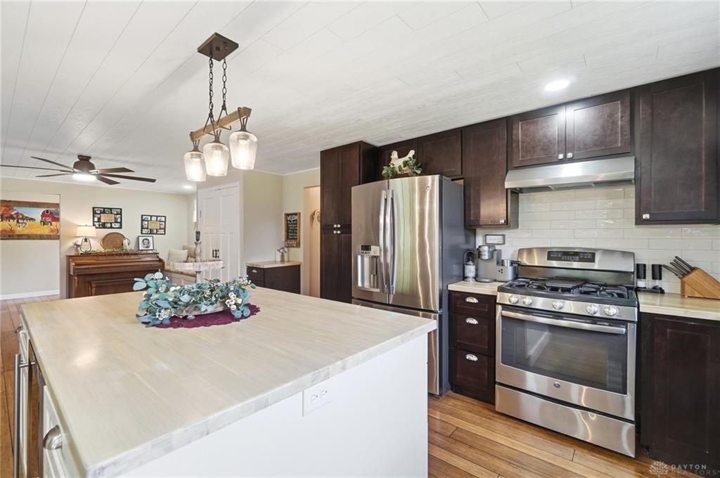 650 Sheffield Property Photo 20