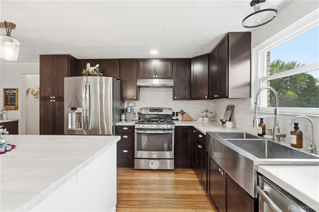 650 Sheffield Property Photo 25