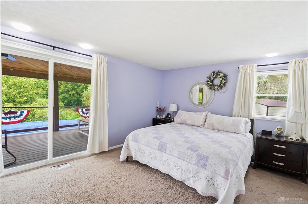650 Sheffield Property Photo 32