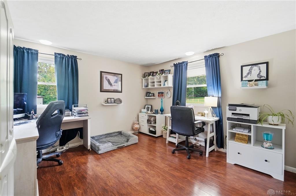 650 Sheffield Property Photo 37