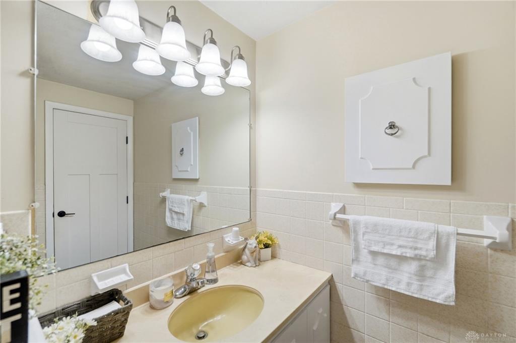 650 Sheffield Property Photo 40