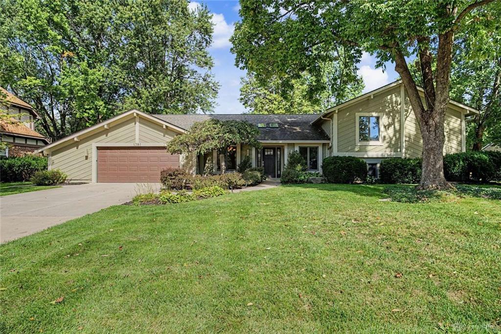 1381 Hickoryview