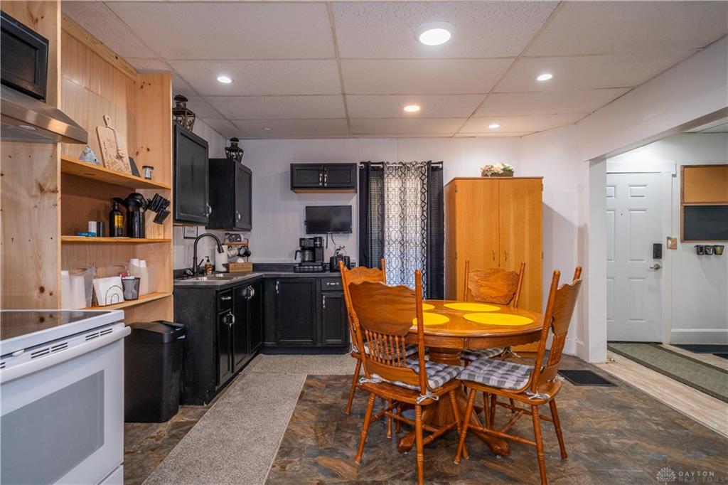 712 W Main Property Photo 3