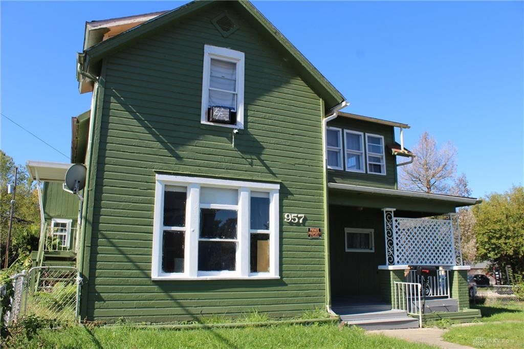 957 Selma Property Photo 1