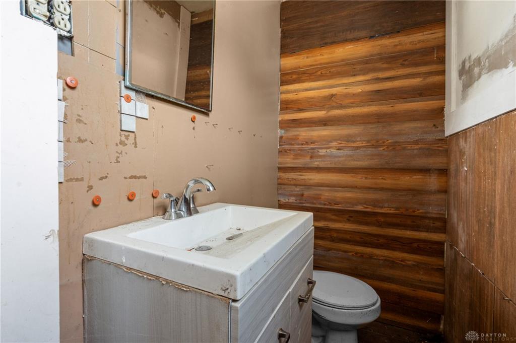 456 Waddell Property Photo 8