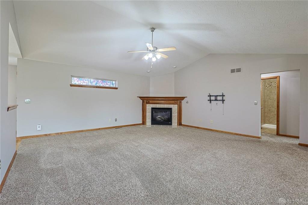 5984 Tyler Point Property Photo 4