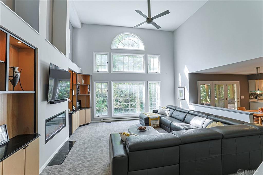 5748 Golf Crest Property Photo 7